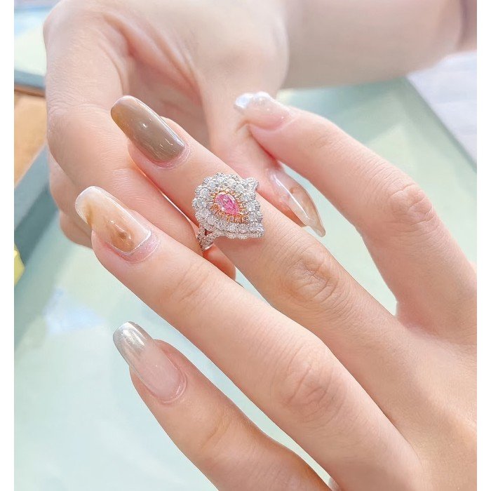 閃耀浪漫，專屬妳的《IGI粉鑽》鑽戒，請先洽詢主鑽規格並詢價