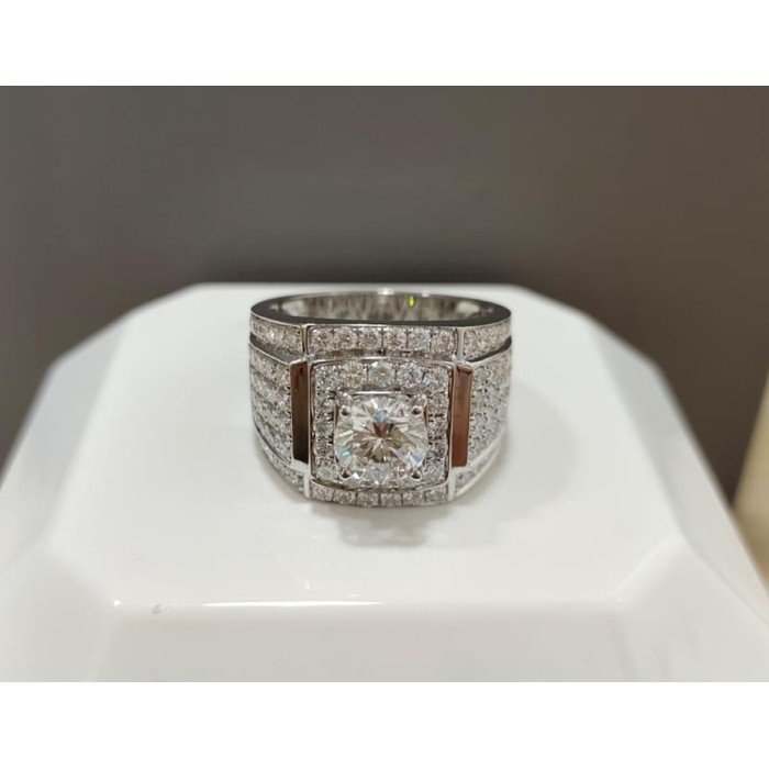 「卓越風範，尊榮之選」鉑金金男士鑽戒