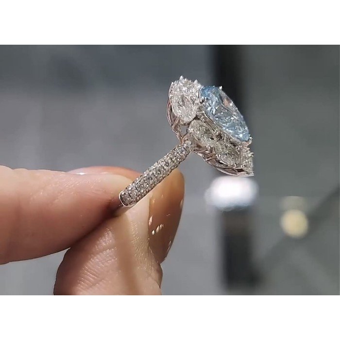 璀璨之愛：2.01克拉水滴型藍色彩鑽鑽戒的永恆魅力