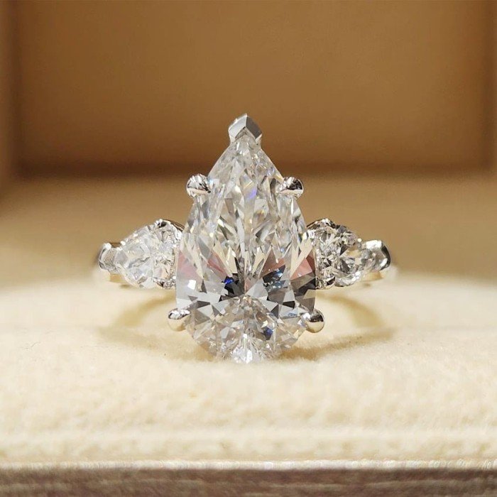 經典之作《IGI》水滴型鑽戒,讓鑽石的光芒在妳指尖綻放,純粹之美,因妳而閃耀 經典之作《IGI》水滴型鑽戒,讓鑽石的光芒在妳指尖綻放,純粹之美,因妳而閃耀