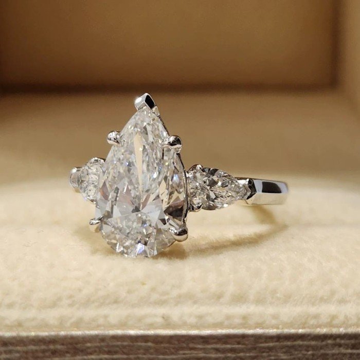 經典之作《IGI》水滴型鑽戒,讓鑽石的光芒在妳指尖綻放,純粹之美,因妳而閃耀 經典之作《IGI》水滴型鑽戒,讓鑽石的光芒在妳指尖綻放,純粹之美,因妳而閃耀