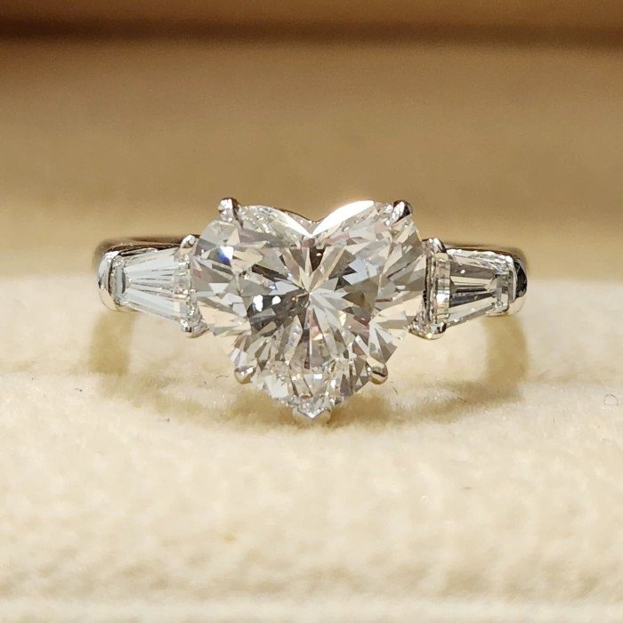 IGI 2.5克拉心形鑽戒:愛的象徵! IGI 2.5克拉心形鑽戒:愛的象徵!