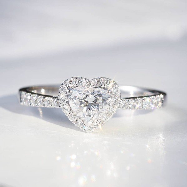 18K金甜美心形鑽戒 18K金甜美心形鑽戒