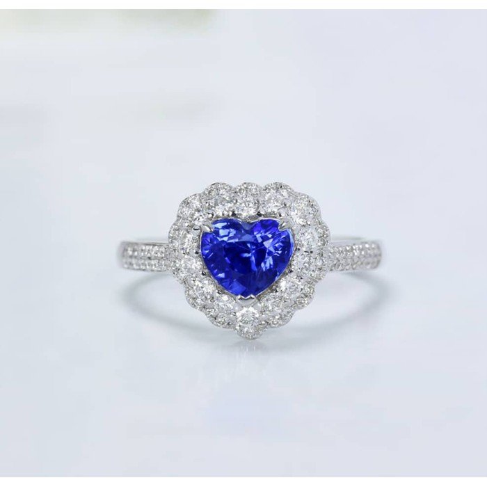 心形藍寶鑽戒 - 為您帶來無與倫比的奢華感受 心形藍寶鑽戒 - 為您帶來無與倫比的奢華感受