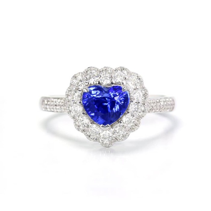 心形藍寶鑽戒 - 為您帶來無與倫比的奢華感受 心形藍寶鑽戒 - 為您帶來無與倫比的奢華感受