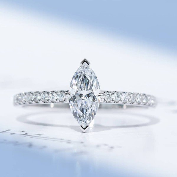 18K金0.50克拉馬眼形鑽戒 18K金0.50克拉馬眼形鑽戒