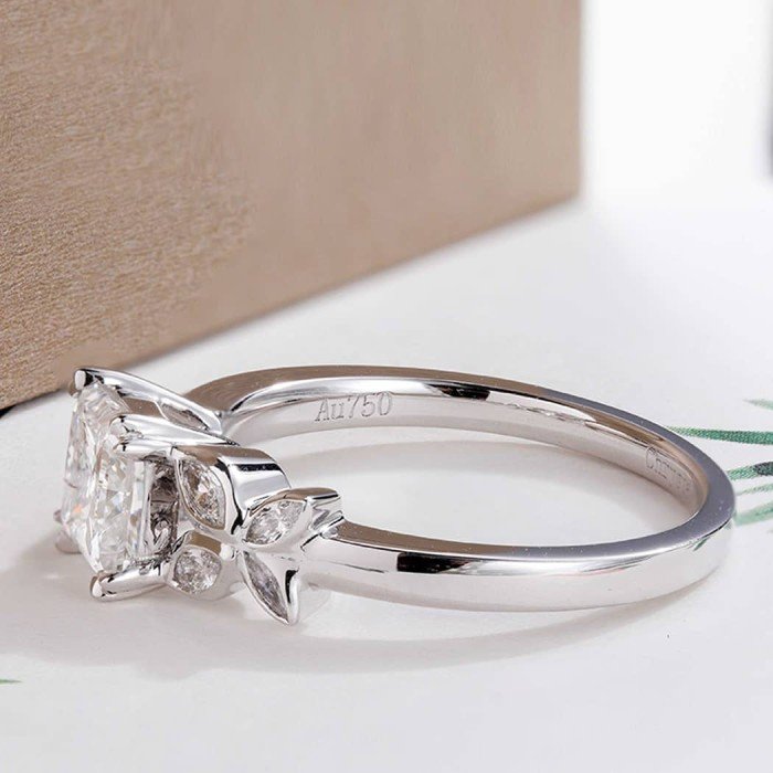 18K金1克拉公主方鑽戒