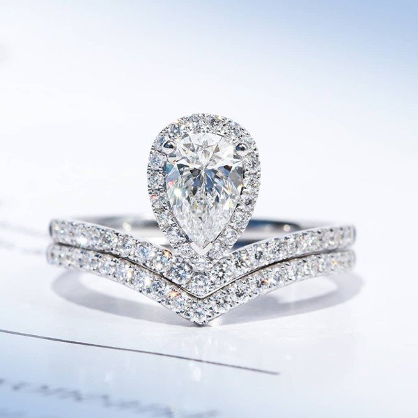 18K金1克拉皇冠套戒 18K金1克拉皇冠套戒