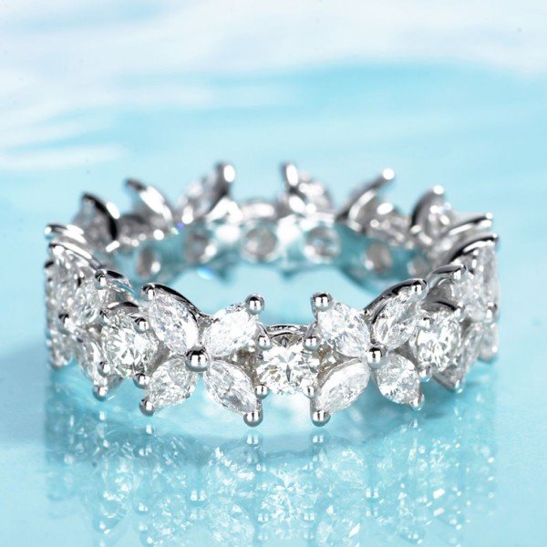 18K金天然滿鑽馬眼型鑽戒 18K金天然滿鑽馬眼型鑽戒