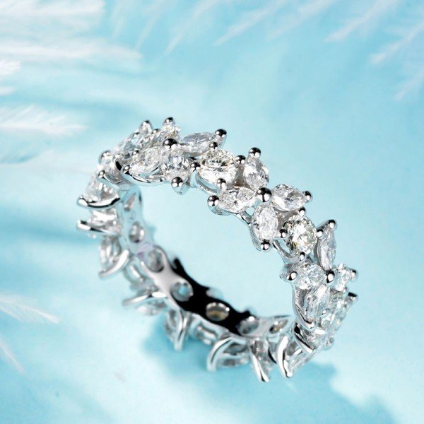 18K金天然滿鑽馬眼型鑽戒