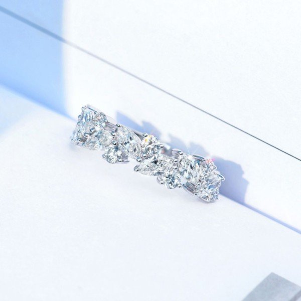 18K金天然馬眼型鑽戒 18K金天然馬眼型鑽戒