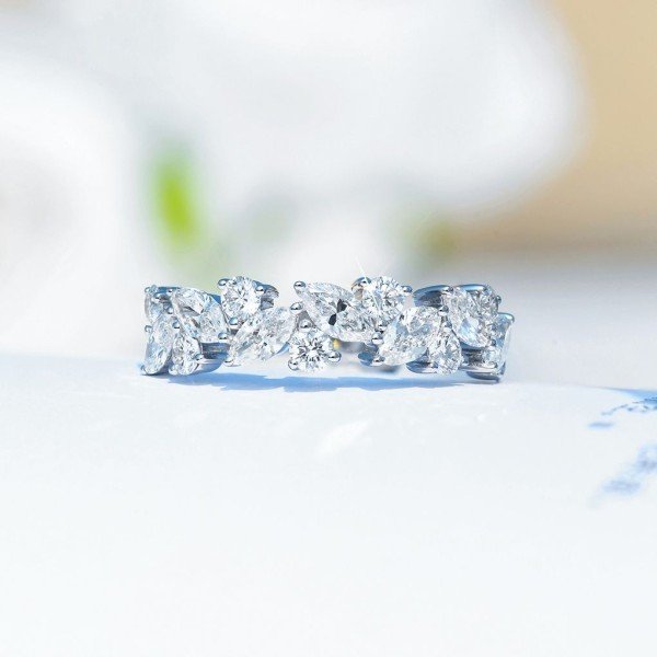 18K金天然馬眼型鑽戒 18K金天然馬眼型鑽戒