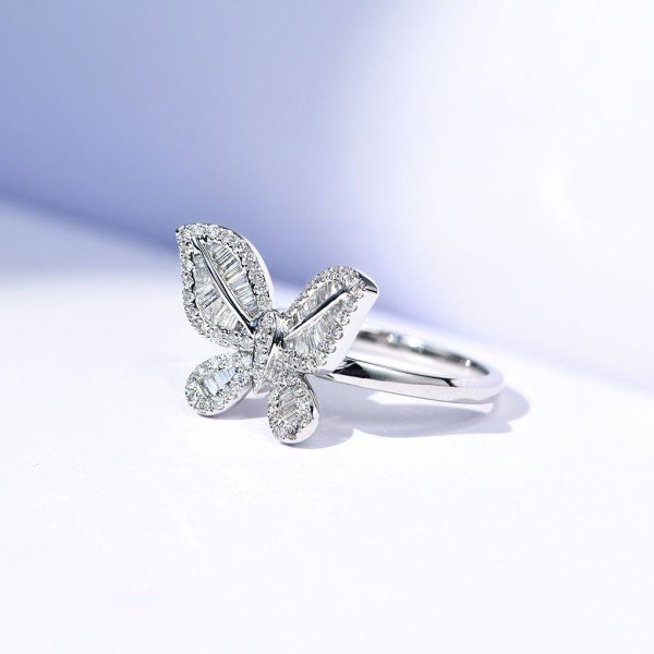 18K金蝴蝶款式鑽戒