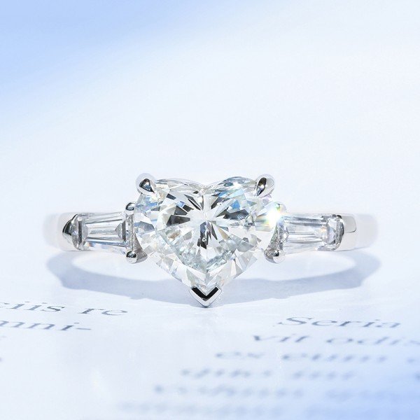 18K金1克拉心形鑽戒