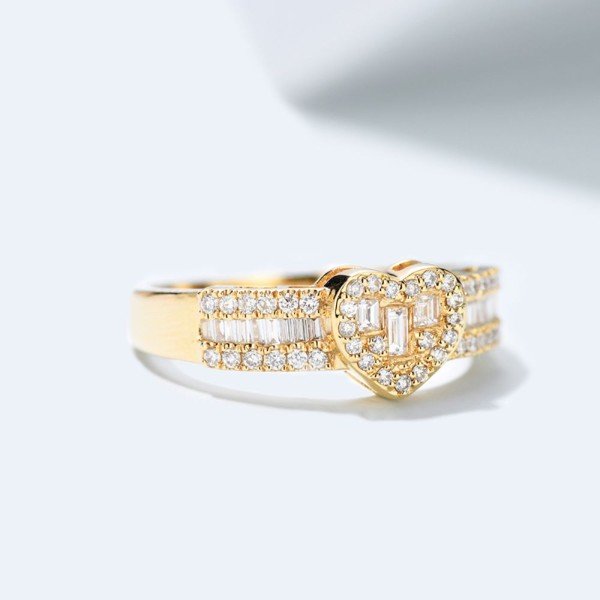 18K金心形天然鑽石戒指