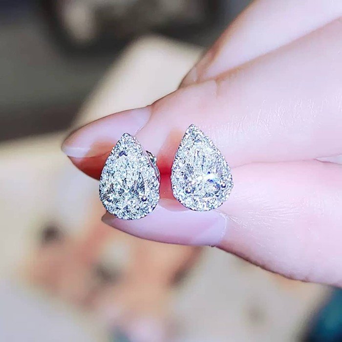 18K金水滴形鑽石耳環