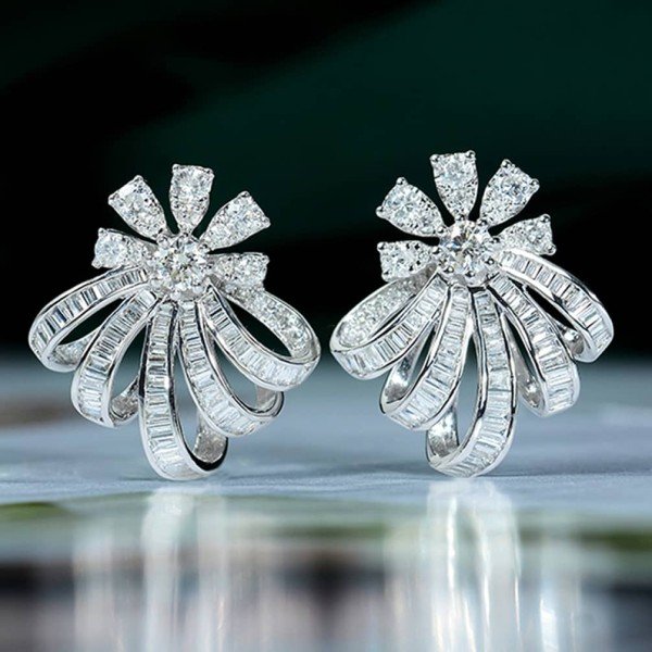 18K金花瓣款鑽石耳環