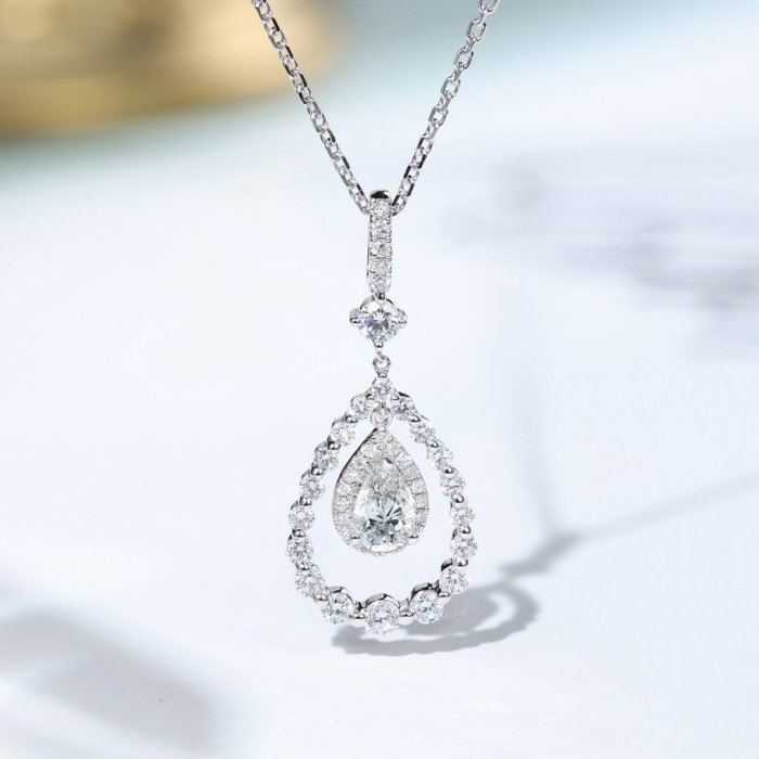 18K金水滴形鑽石項鍊 18K金水滴形鑽石項鍊