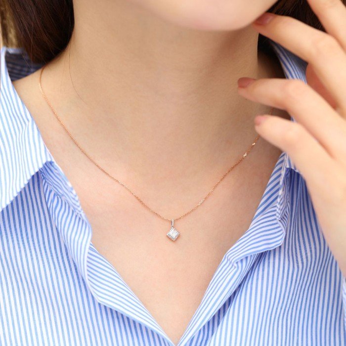 18K玫瑰金天然公主方形鑽石項鍊 18K玫瑰金天然公主方形鑽石項鍊