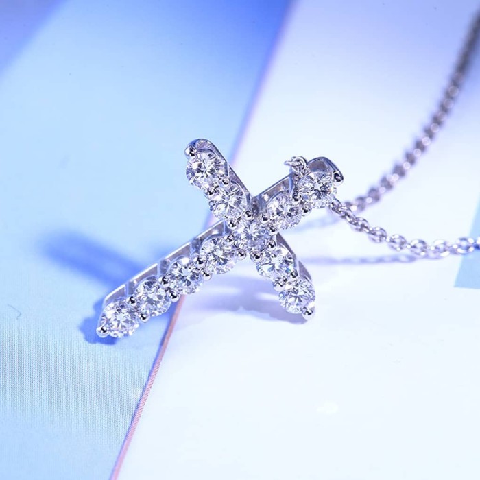 經典十字架鑽石項鍊