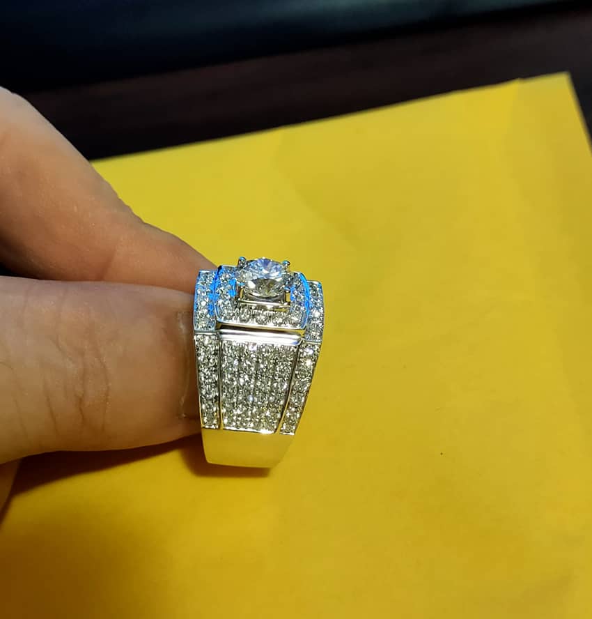 18K金豪華男士鑽戒