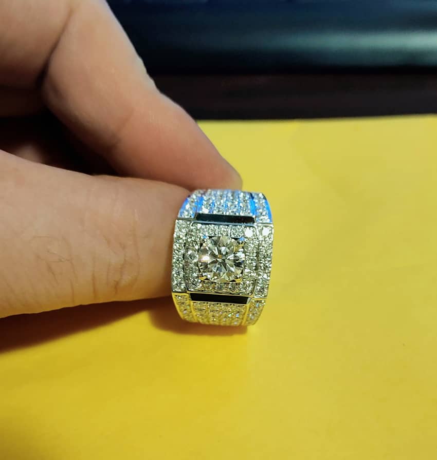 18K金豪華男士鑽戒