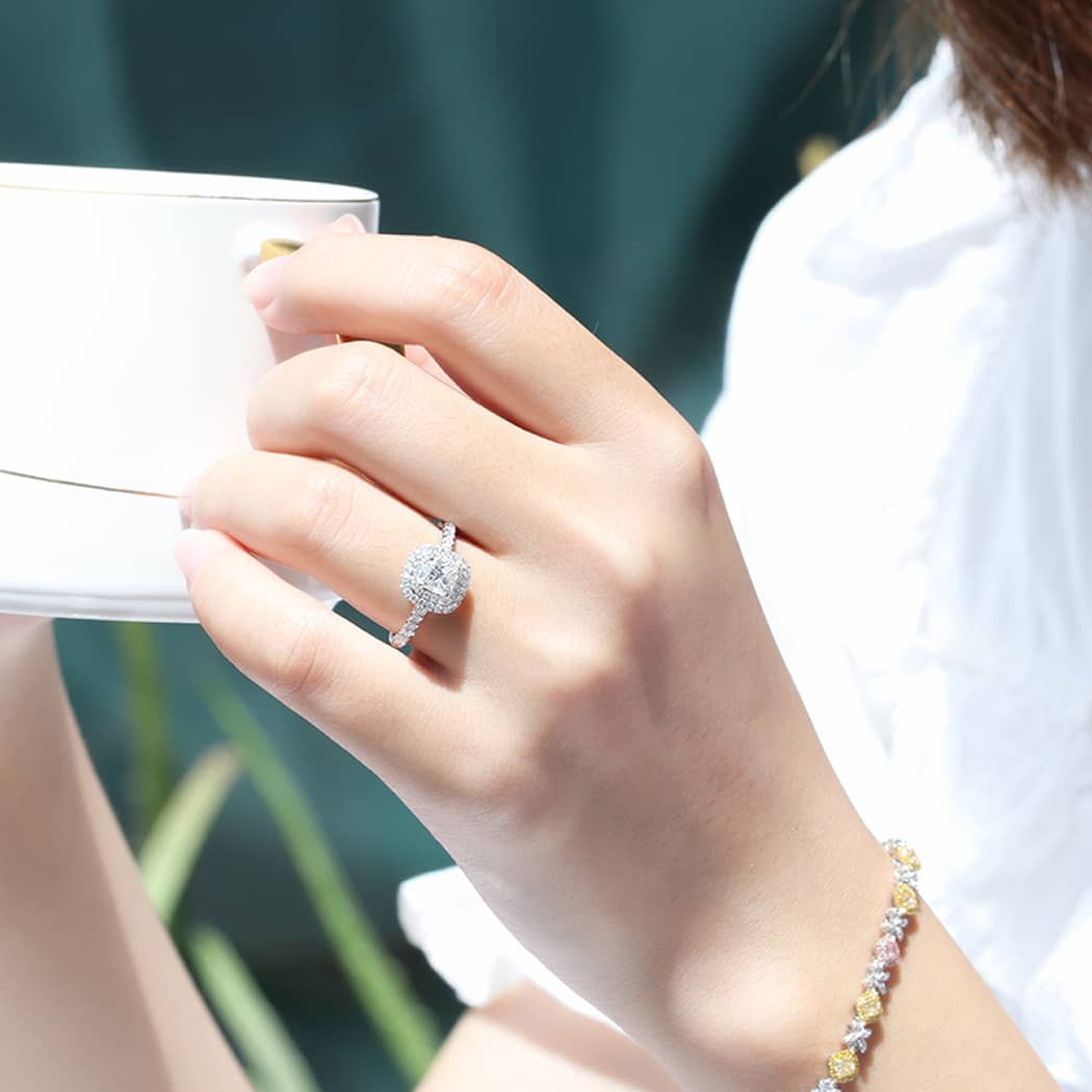 18K金2克拉培育鑽群鑲鑽戒