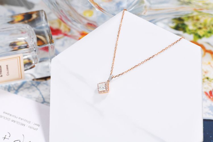 18K玫瑰金天然公主方形鑽石項鍊 18K玫瑰金天然公主方形鑽石項鍊