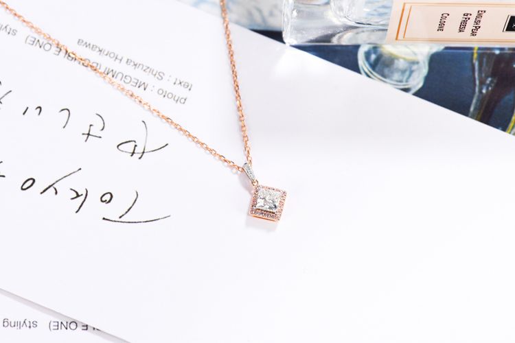 18K玫瑰金天然公主方形鑽石項鍊 18K玫瑰金天然公主方形鑽石項鍊